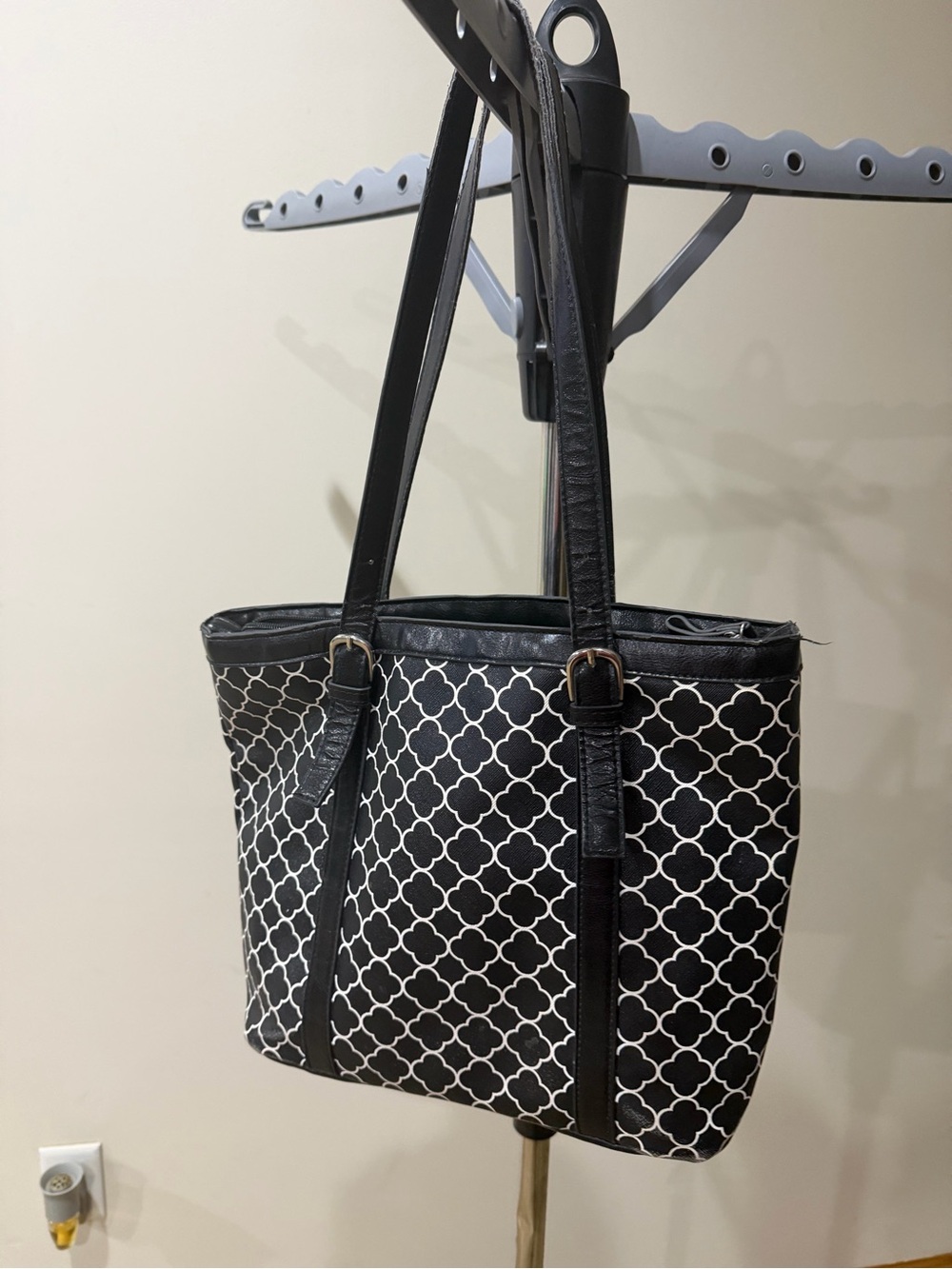 Bueno Black and White Geometric purse